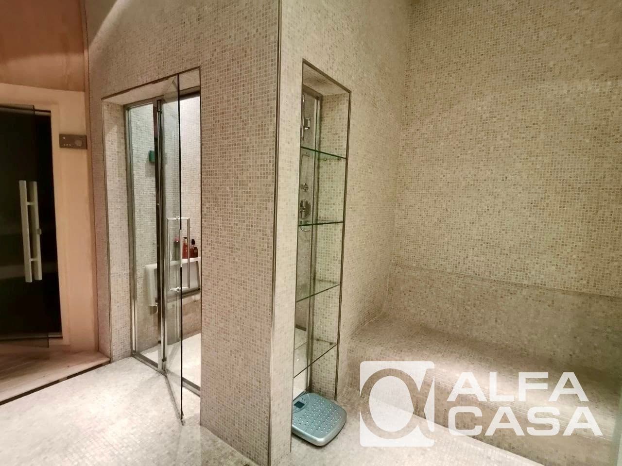 6 bedroom Villa for sale in Lloret de Mar with pool garage - € 1,990,000 (Ref: 9385890)