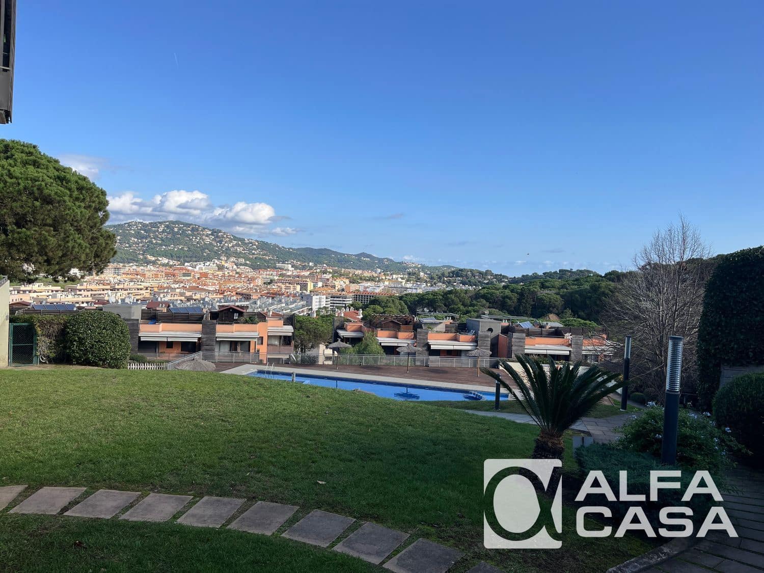 2 makuuhuone Asunto myytävänä paikassa Lloret de Mar mukana uima-altaan 
autotalli - 345 000 € (Ref: 9385891)