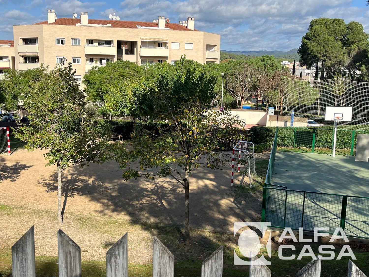 2 makuuhuone Asunto myytävänä paikassa Lloret de Mar mukana uima-altaan 
autotalli - 345 000 € (Ref: 9385891)