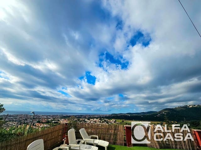 10 soverom Villa til salgs i Pineda de Mar med svømmebasseng garasje - € 790 000 (Ref: 9385899)