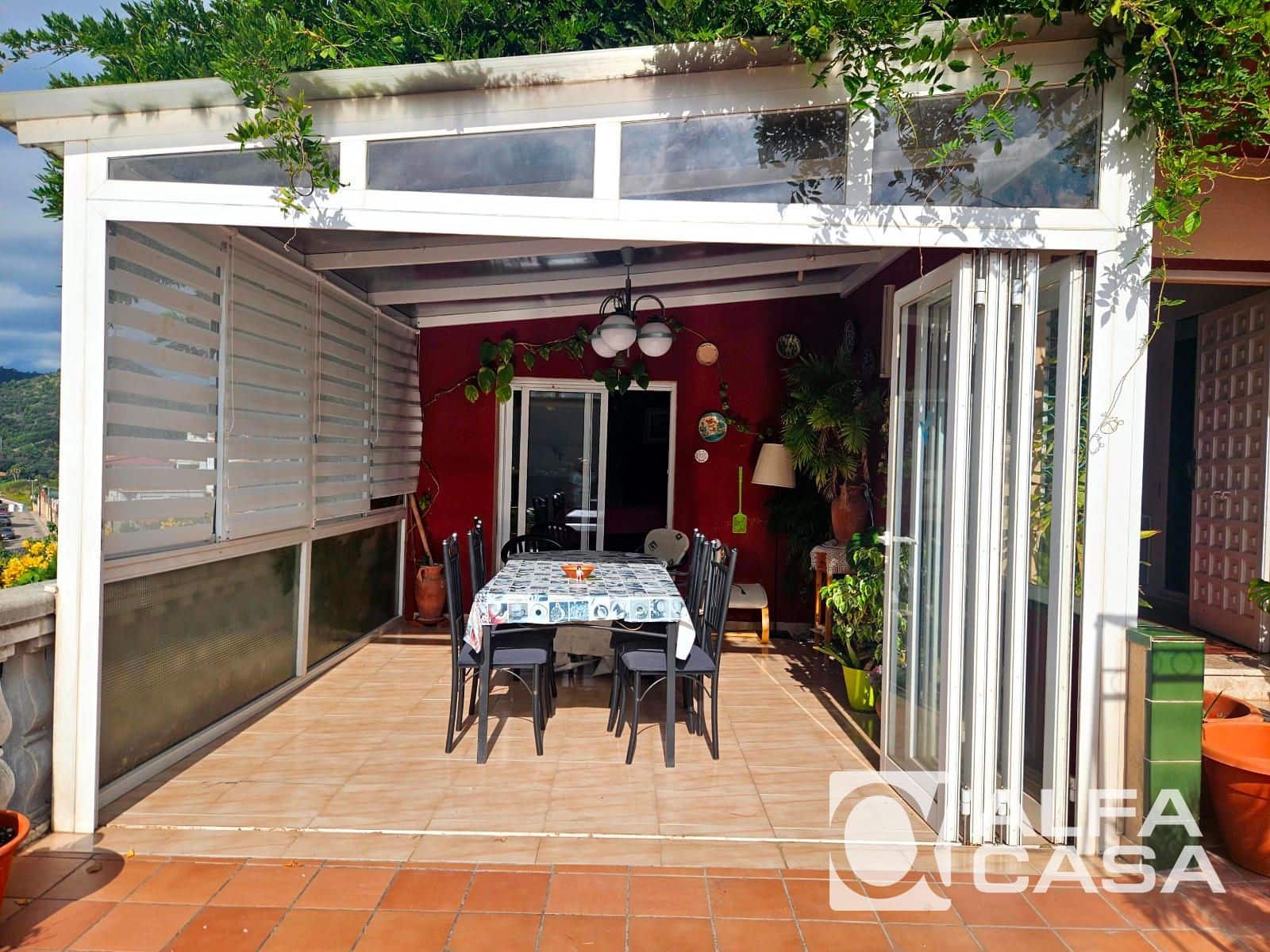 10 soverom Villa til salgs i Pineda de Mar med svømmebasseng garasje - € 790 000 (Ref: 9385899)