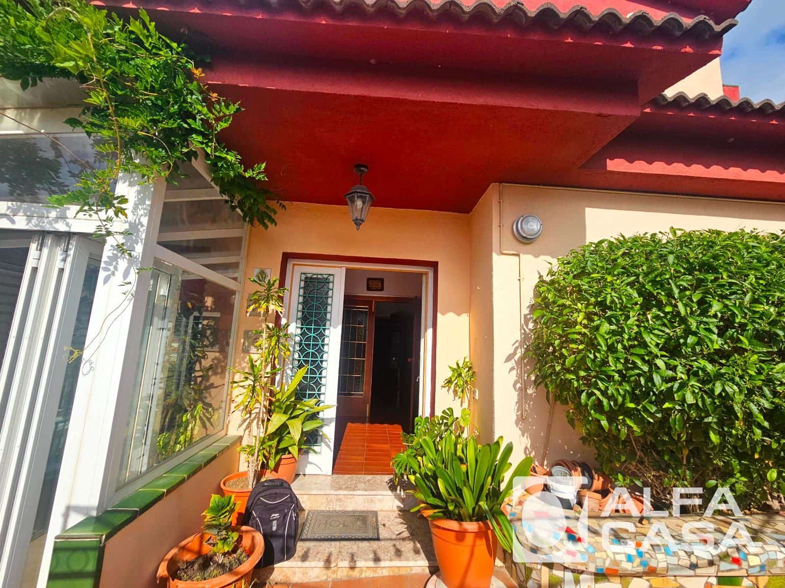 10 soverom Villa til salgs i Pineda de Mar med svømmebasseng garasje - € 790 000 (Ref: 9385899)