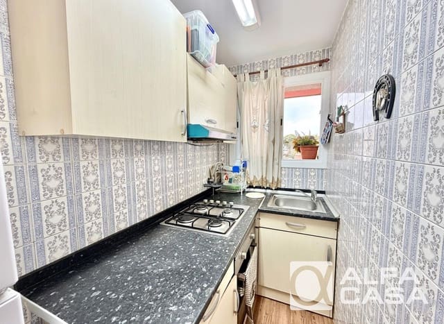 1 soveværelse Lejlighed til salg i Lloret de Mar med swimmingpool - € 136.000 (Ref: 9385900)