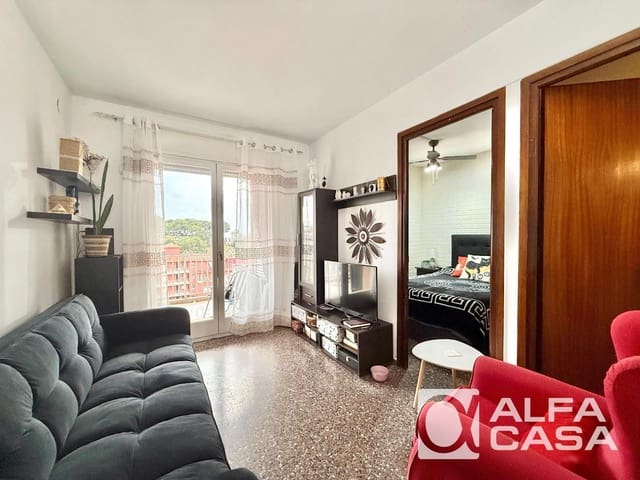 1 soveværelse Lejlighed til salg i Lloret de Mar med swimmingpool - € 136.000 (Ref: 9385900)