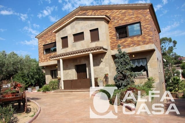 4 soveværelse Villa til salg i Lloret de Mar med swimmingpool garage - € 1.200.000 (Ref: 9385901)