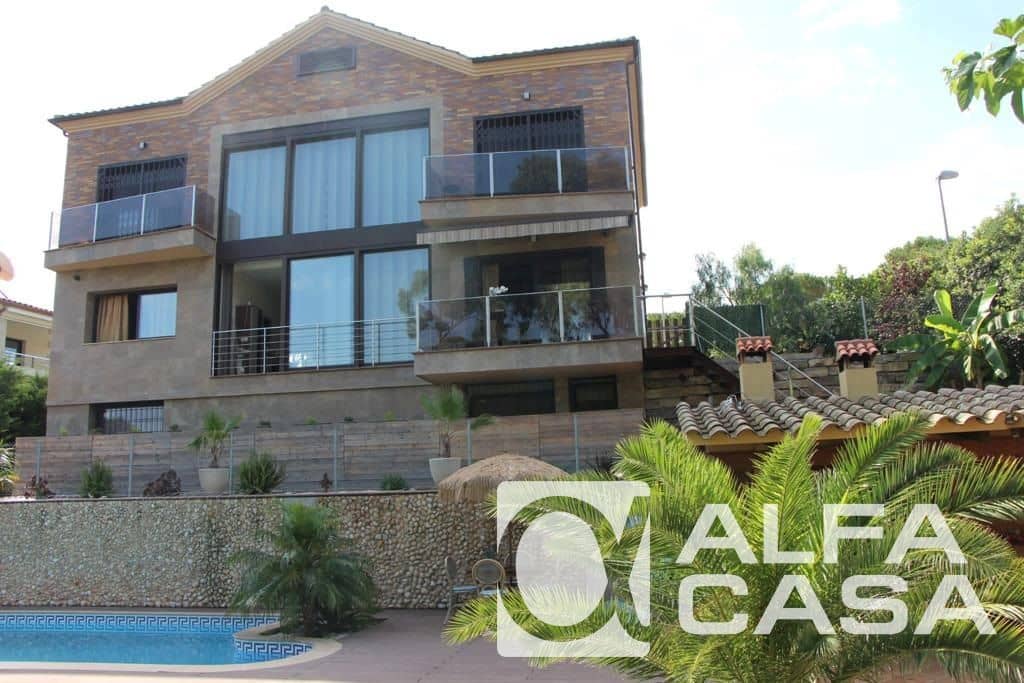 4 soveværelse Villa til salg i Lloret de Mar med swimmingpool garage - € 1.200.000 (Ref: 9385901)
