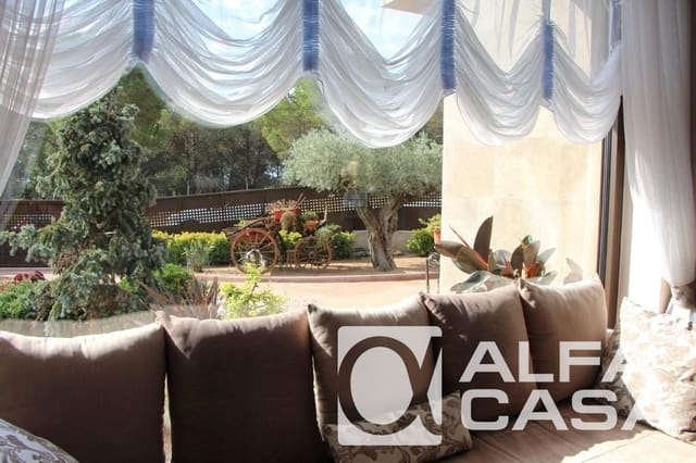 4 soveværelse Villa til salg i Lloret de Mar med swimmingpool garage - € 1.200.000 (Ref: 9385901)