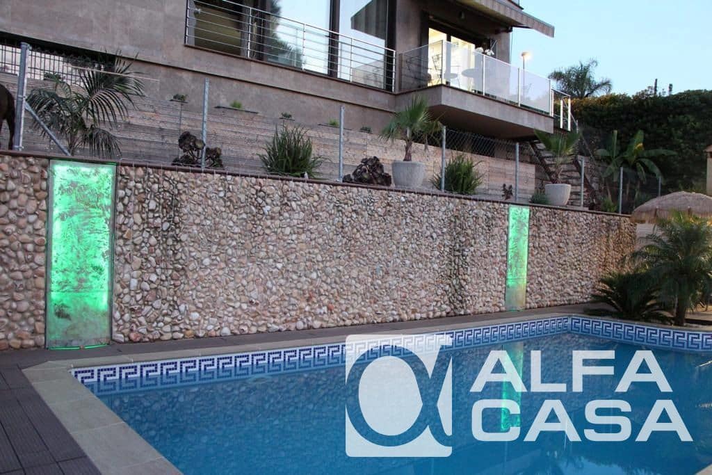 4 soveværelse Villa til salg i Lloret de Mar med swimmingpool garage - € 1.200.000 (Ref: 9385901)