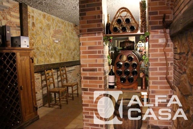 4 soveværelse Villa til salg i Lloret de Mar med swimmingpool garage - € 1.200.000 (Ref: 9385901)