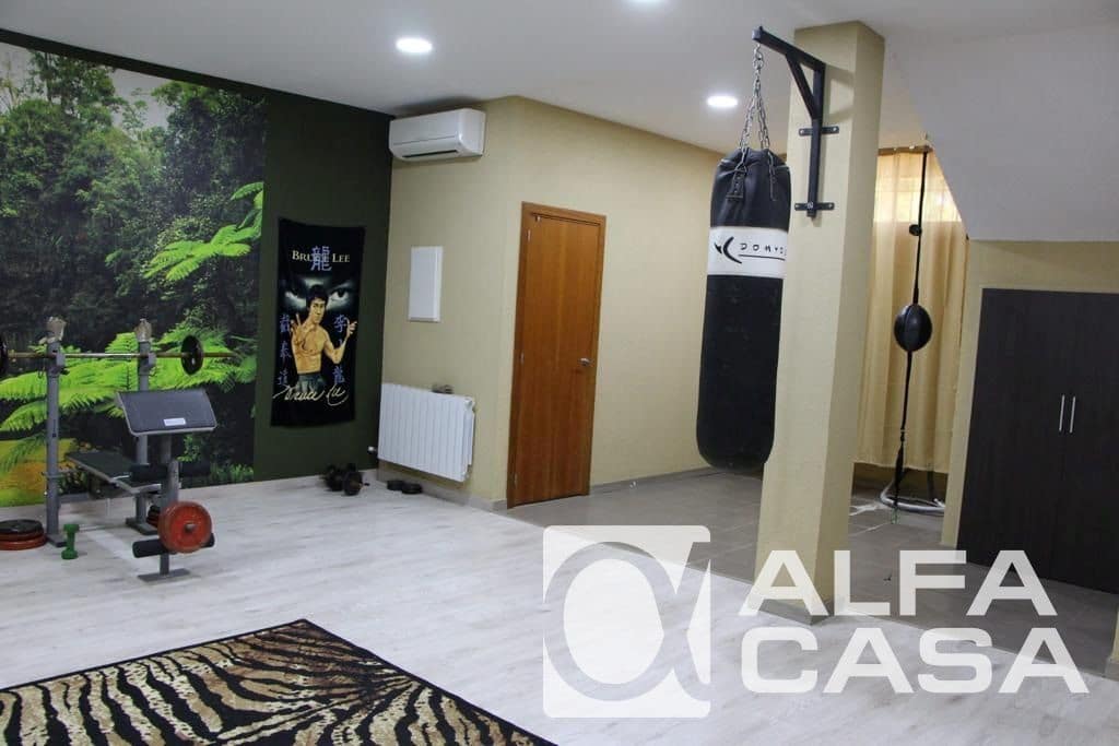 4 soveværelse Villa til salg i Lloret de Mar med swimmingpool garage - € 1.200.000 (Ref: 9385901)