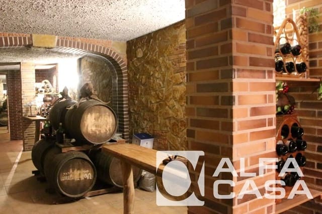 4 soveværelse Villa til salg i Lloret de Mar med swimmingpool garage - € 1.200.000 (Ref: 9385901)