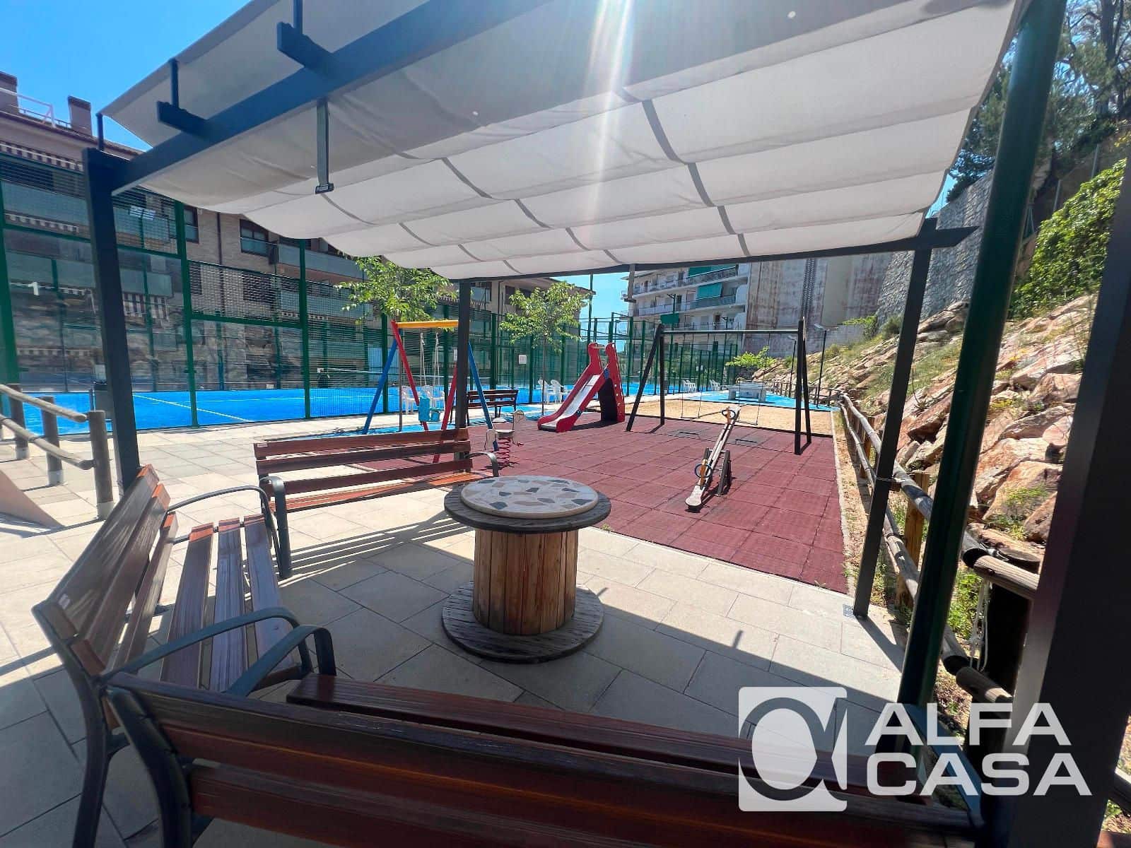 2 makuuhuone Asunto myytävänä paikassa Lloret de Mar mukana uima-altaan 
autotalli - 189 000 € (Ref: 9385903)