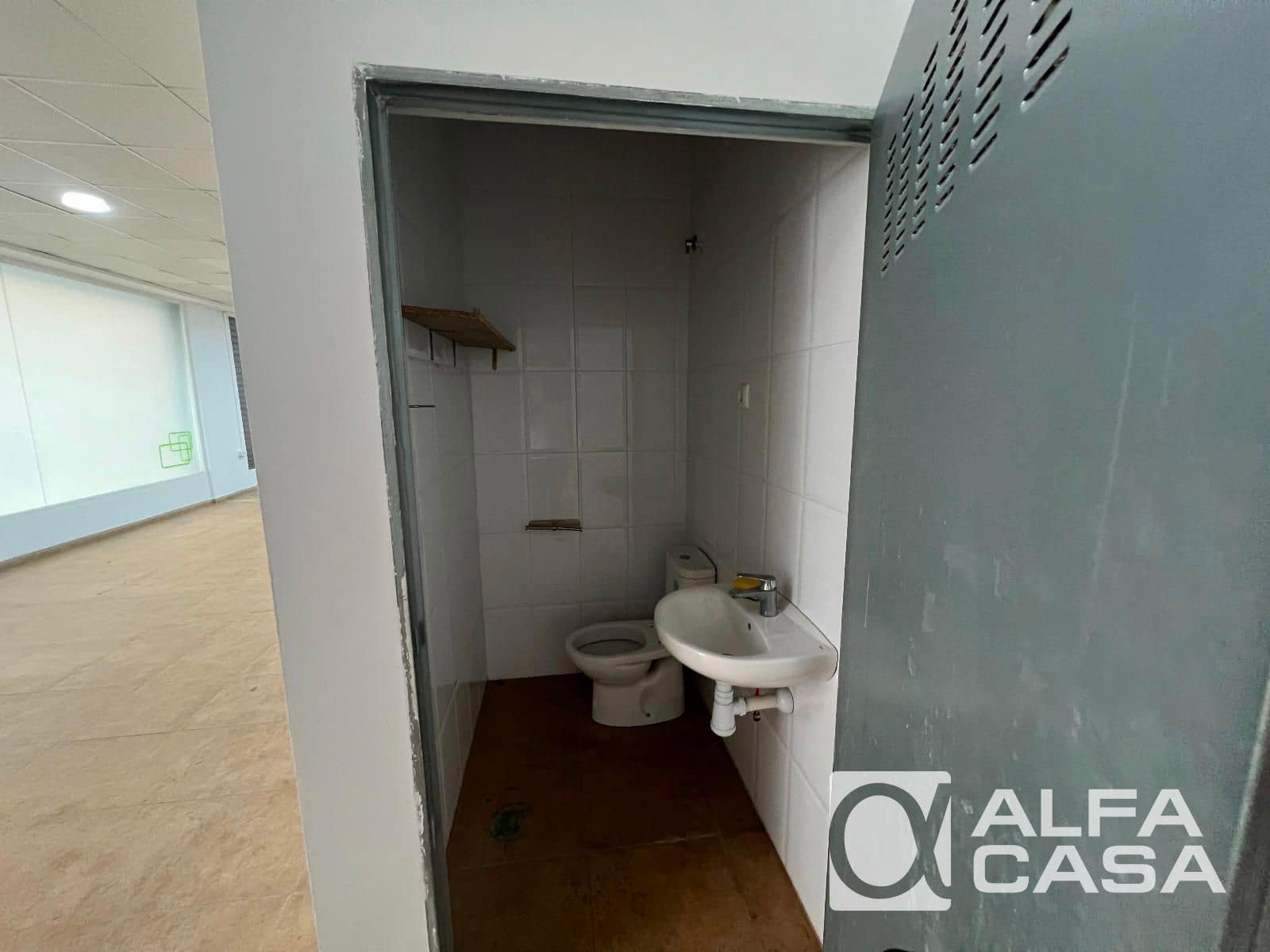 Commercial for sale in Lloret de Mar - € 290,000 (Ref: 9385908)