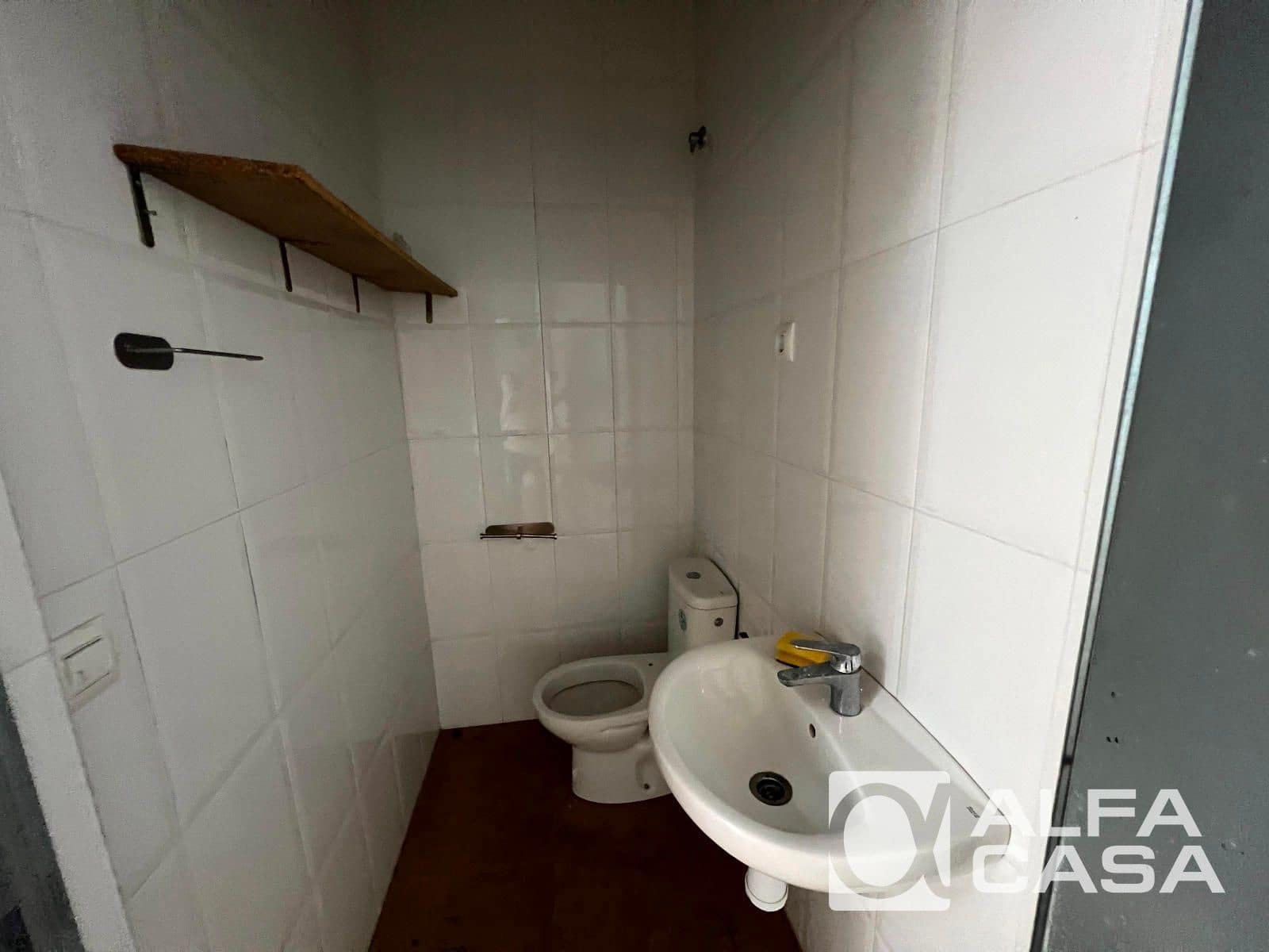 Commercial for sale in Lloret de Mar - € 290,000 (Ref: 9385908)