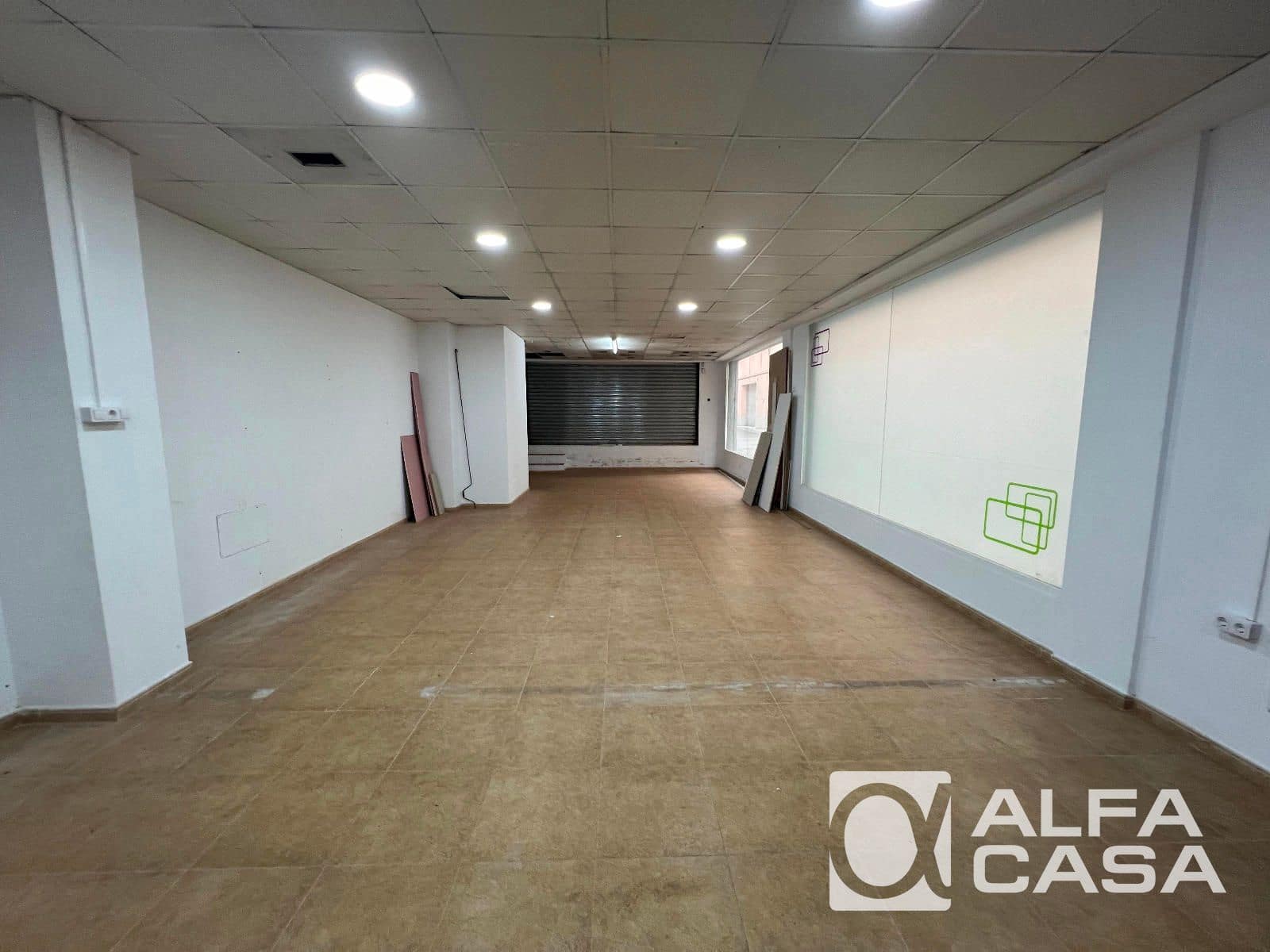 Commercial for sale in Lloret de Mar - € 290,000 (Ref: 9385908)