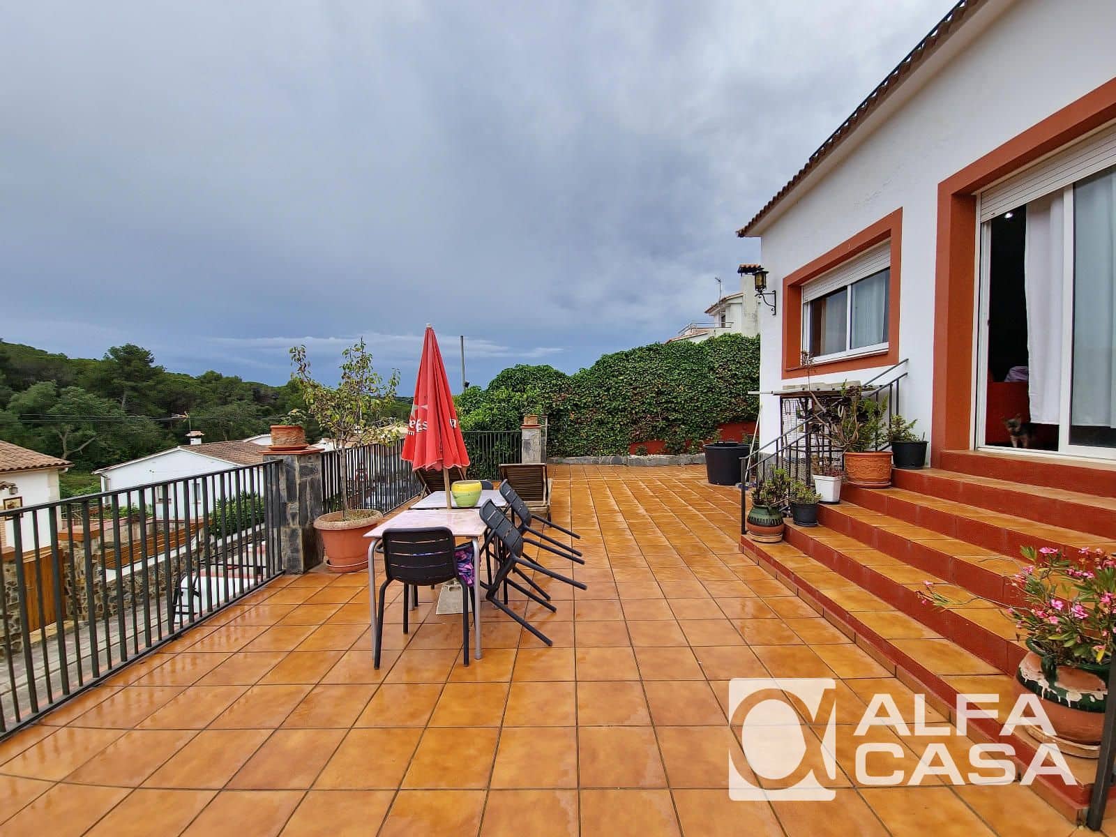 6 bedroom Villa for sale in Lloret de Mar with garage - € 525,000 (Ref: 9385910)