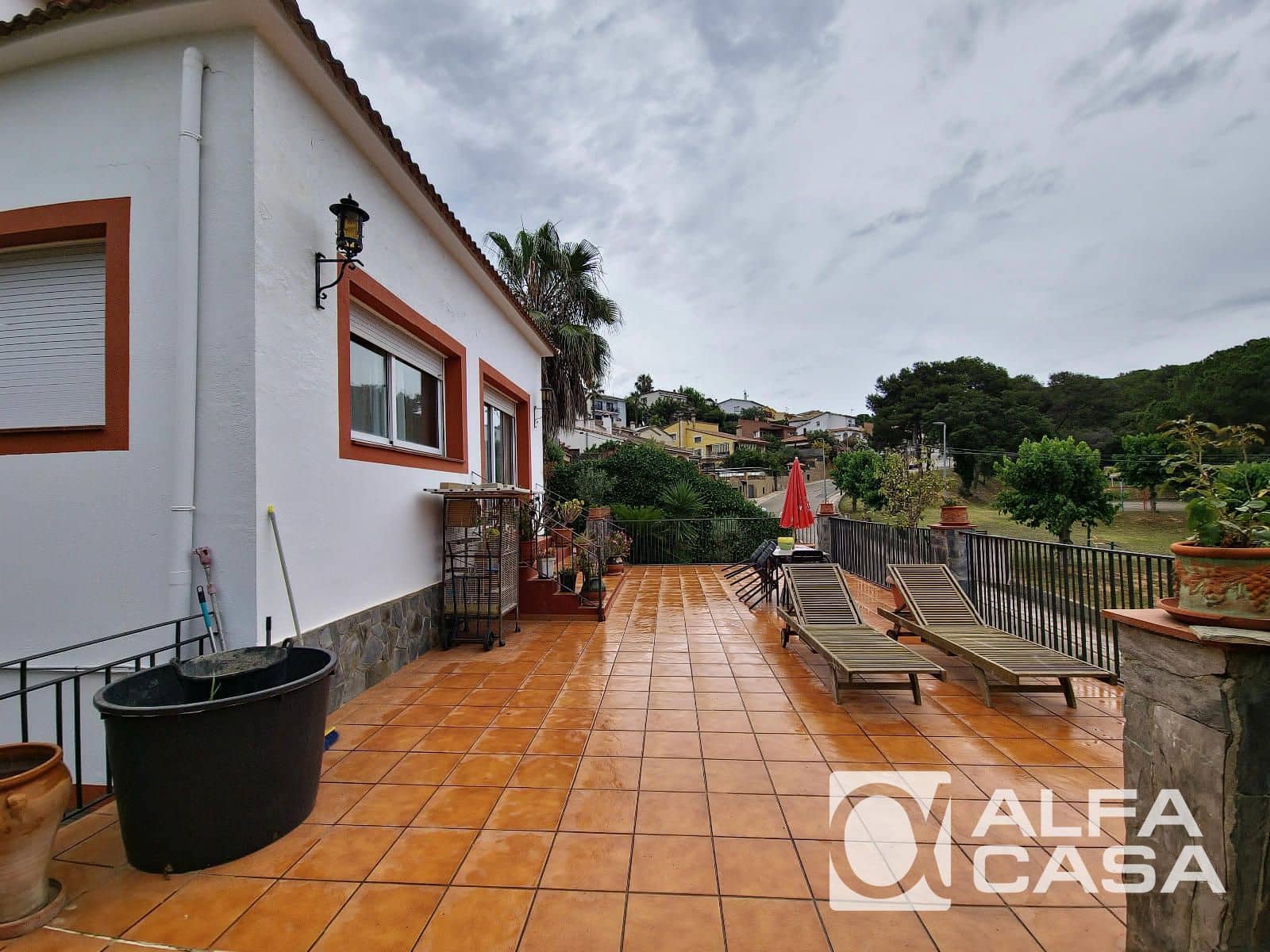 6 bedroom Villa for sale in Lloret de Mar with garage - € 525,000 (Ref: 9385910)