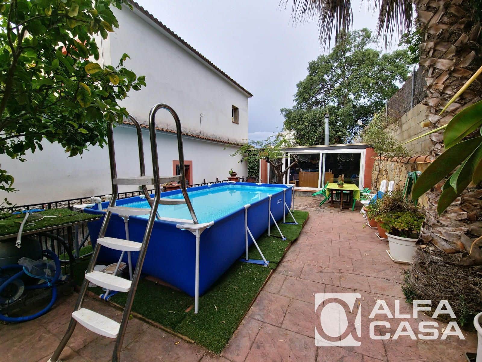 6 bedroom Villa for sale in Lloret de Mar with garage - € 525,000 (Ref: 9385910)