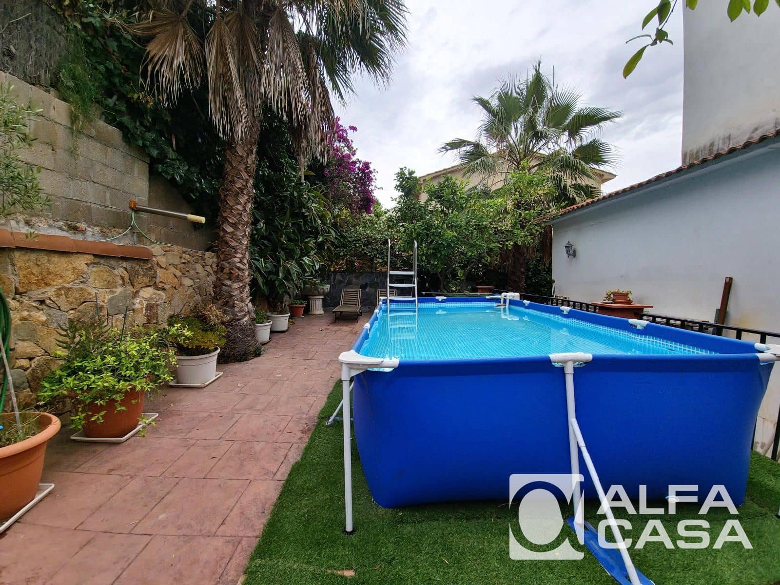 6 bedroom Villa for sale in Lloret de Mar with garage - € 525,000 (Ref: 9385910)