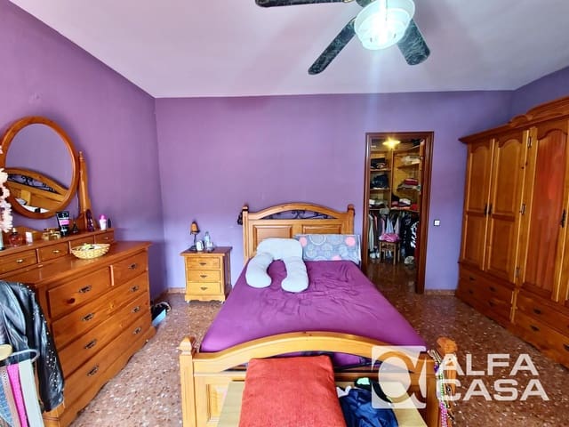 6 bedroom Villa for sale in Lloret de Mar with garage - € 525,000 (Ref: 9385910)