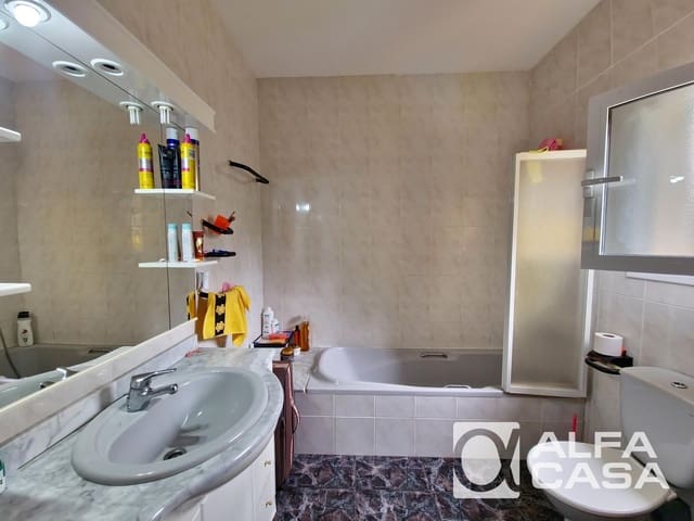 6 bedroom Villa for sale in Lloret de Mar with garage - € 525,000 (Ref: 9385910)