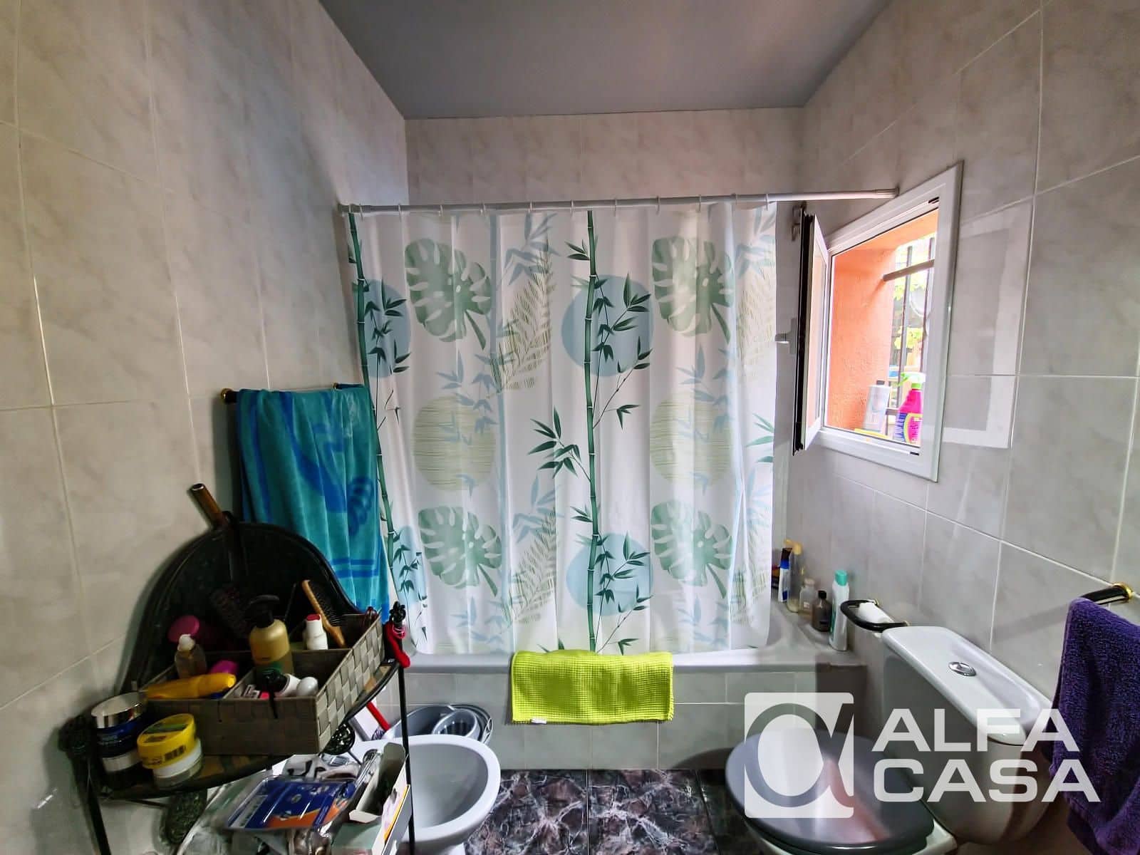 6 bedroom Villa for sale in Lloret de Mar with garage - € 525,000 (Ref: 9385910)