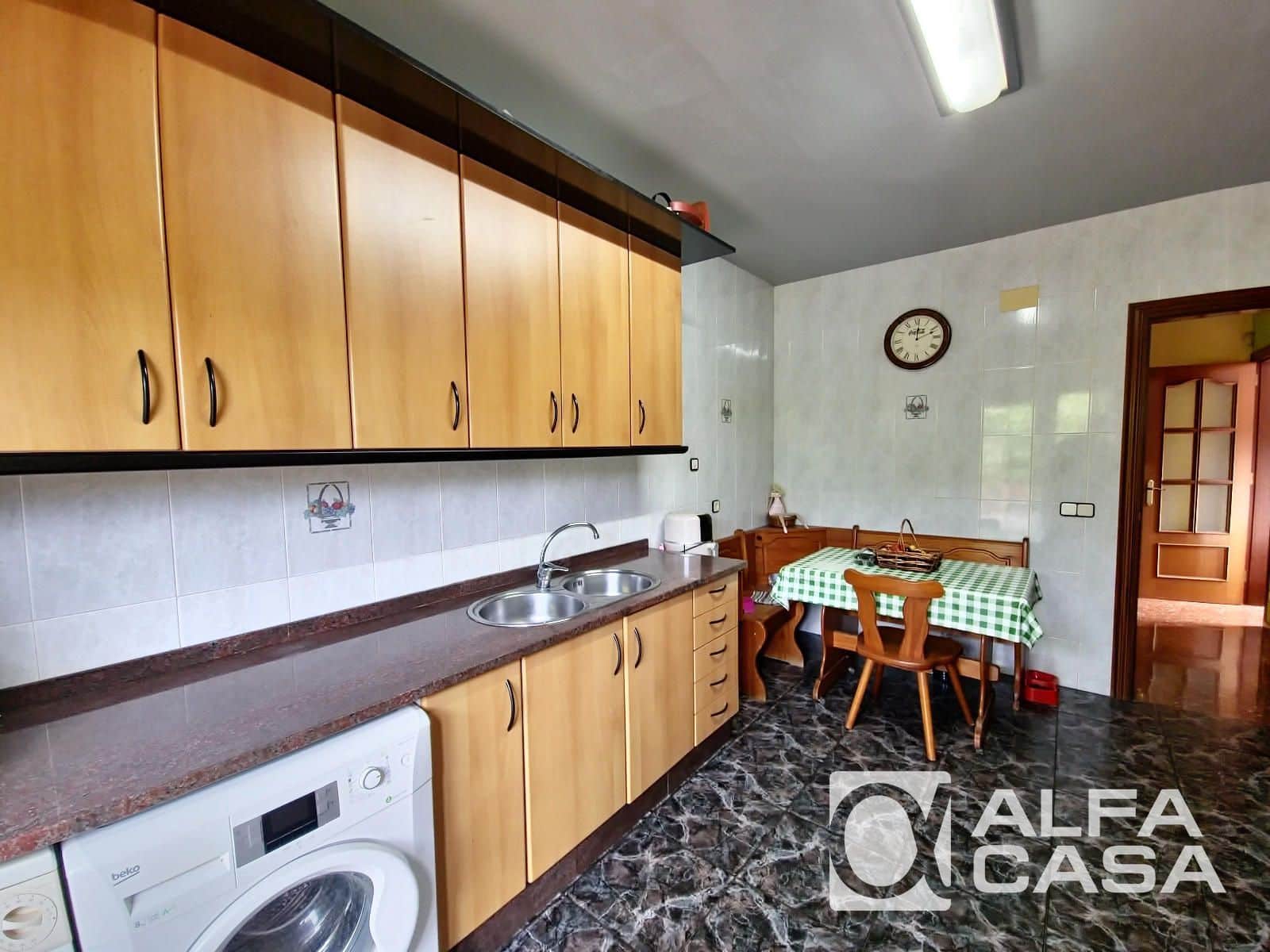 6 bedroom Villa for sale in Lloret de Mar with garage - € 525,000 (Ref: 9385910)