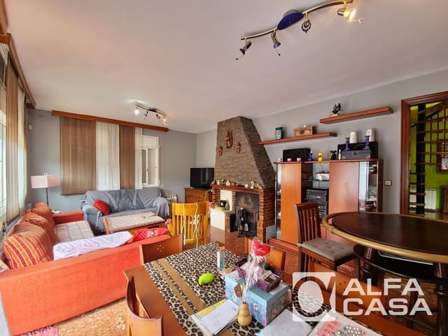 6 bedroom Villa for sale in Lloret de Mar with garage - € 525,000 (Ref: 9385910)