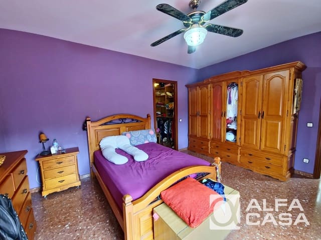 6 bedroom Villa for sale in Lloret de Mar with garage - € 525,000 (Ref: 9385910)