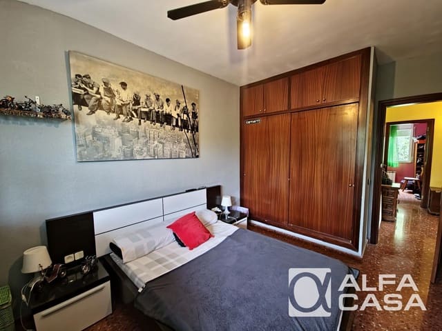 6 bedroom Villa for sale in Lloret de Mar with garage - € 525,000 (Ref: 9385910)