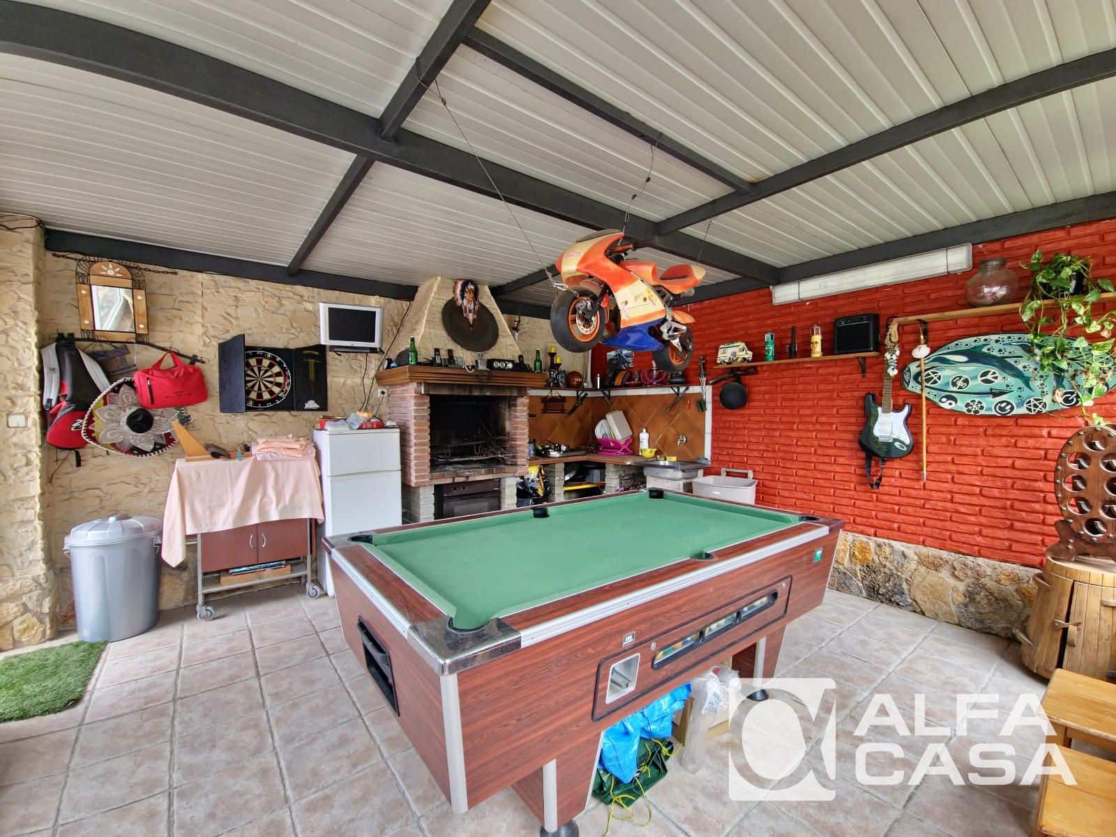 6 bedroom Villa for sale in Lloret de Mar with garage - € 525,000 (Ref: 9385910)