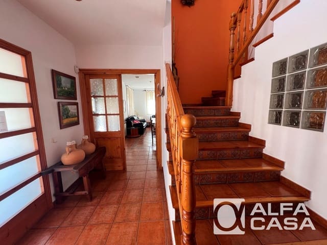 4 sypialnia Willa na sprzedaż w Lloret de Mar z basenem garażem - 599 000 € (Ref: 9385916)