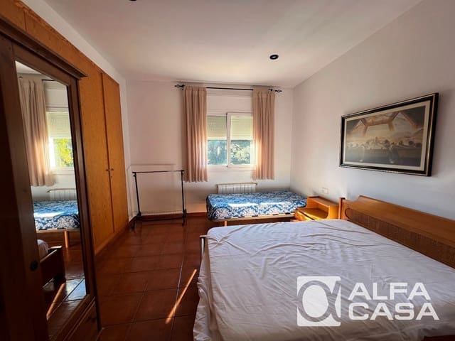 4 sypialnia Willa na sprzedaż w Lloret de Mar z basenem garażem - 599 000 € (Ref: 9385916)