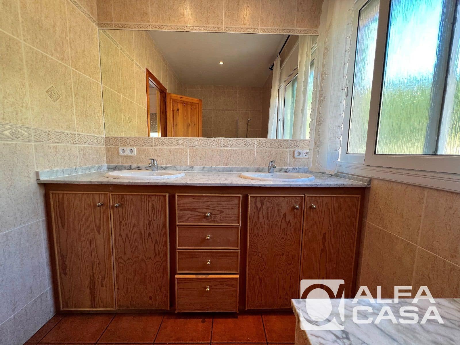 4 sypialnia Willa na sprzedaż w Lloret de Mar z basenem garażem - 599 000 € (Ref: 9385916)