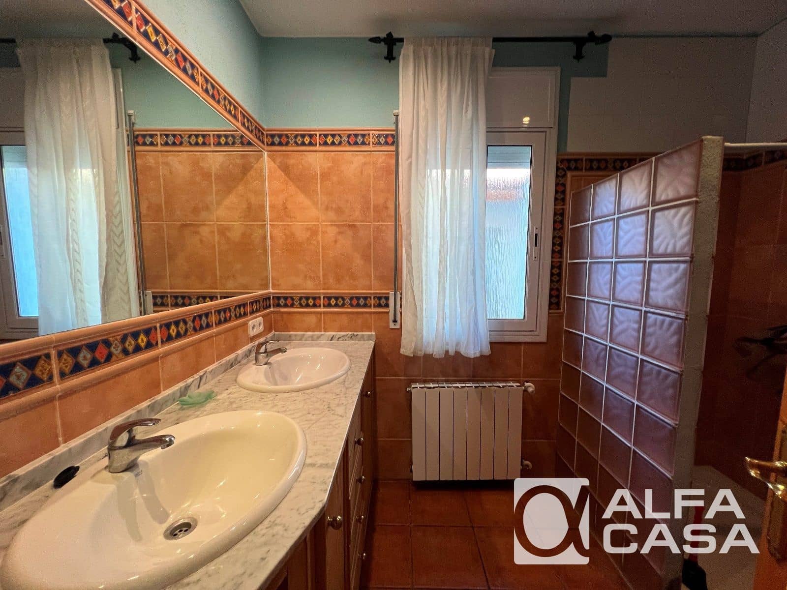 4 sypialnia Willa na sprzedaż w Lloret de Mar z basenem garażem - 599 000 € (Ref: 9385916)