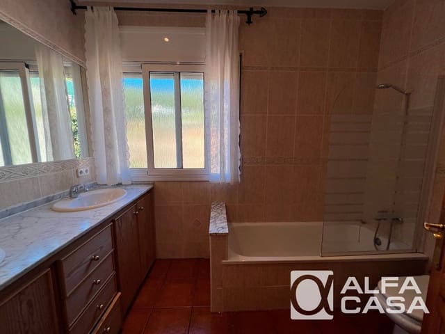 4 sypialnia Willa na sprzedaż w Lloret de Mar z basenem garażem - 599 000 € (Ref: 9385916)