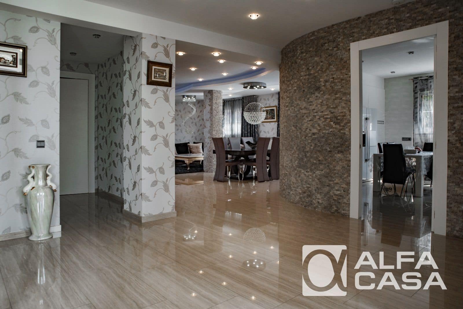 4 bedroom Villa for sale in Lloret de Mar with pool garage - € 1,580,000 (Ref: 9385917)