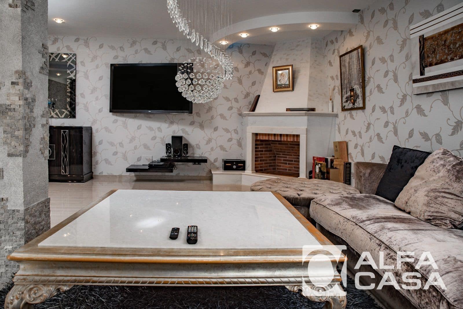 4 bedroom Villa for sale in Lloret de Mar with pool garage - € 1,580,000 (Ref: 9385917)