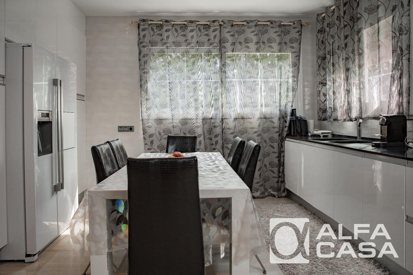 4 bedroom Villa for sale in Lloret de Mar with pool garage - € 1,580,000 (Ref: 9385917)