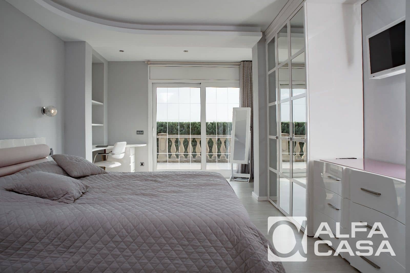 4 bedroom Villa for sale in Lloret de Mar with pool garage - € 1,580,000 (Ref: 9385917)