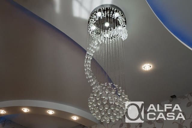 4 makuuhuone Huvila myytävänä paikassa Lloret de Mar mukana uima-altaan 
autotalli - 1 580 000 € (Ref: 9385917)