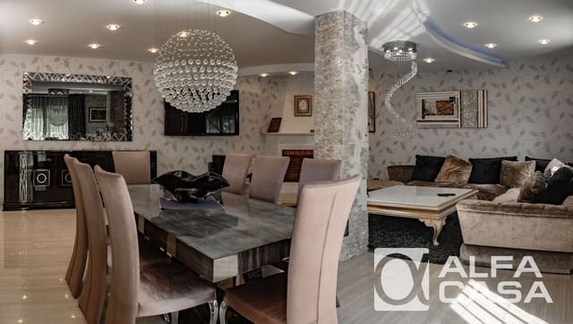 4 makuuhuone Huvila myytävänä paikassa Lloret de Mar mukana uima-altaan 
autotalli - 1 580 000 € (Ref: 9385917)