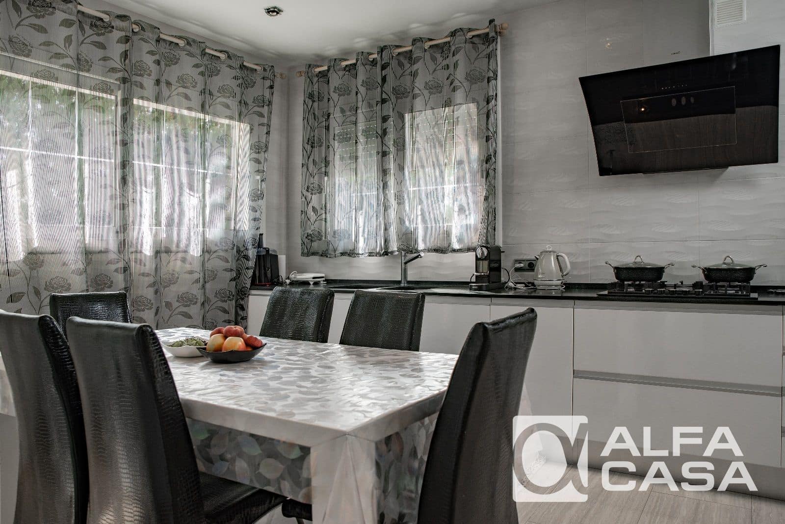 4 bedroom Villa for sale in Lloret de Mar with pool garage - € 1,580,000 (Ref: 9385917)