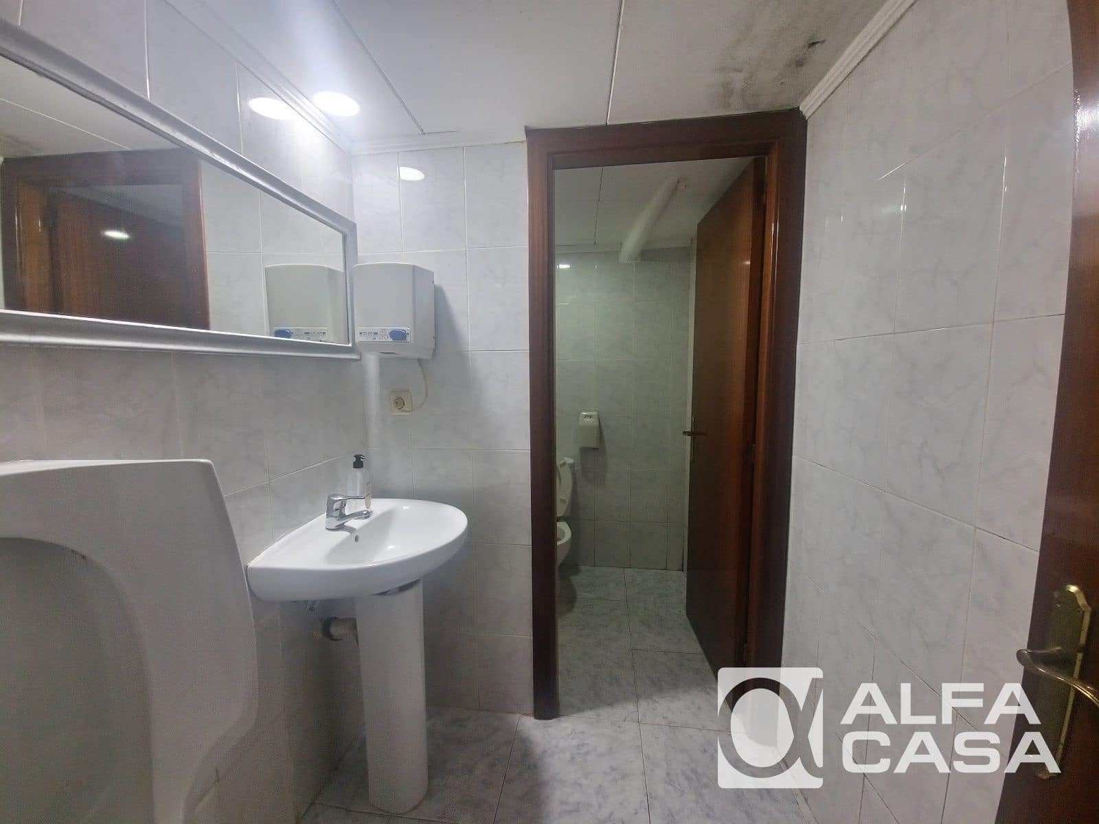 Commercial for sale in Lloret de Mar - € 350,000 (Ref: 9385918)