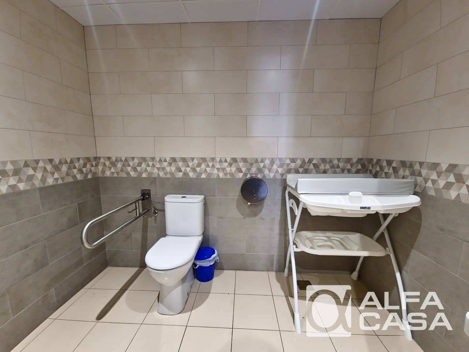 Kaupallinen myytävänä paikassa Lloret de Mar - 371 000 € (Ref: 9385920)