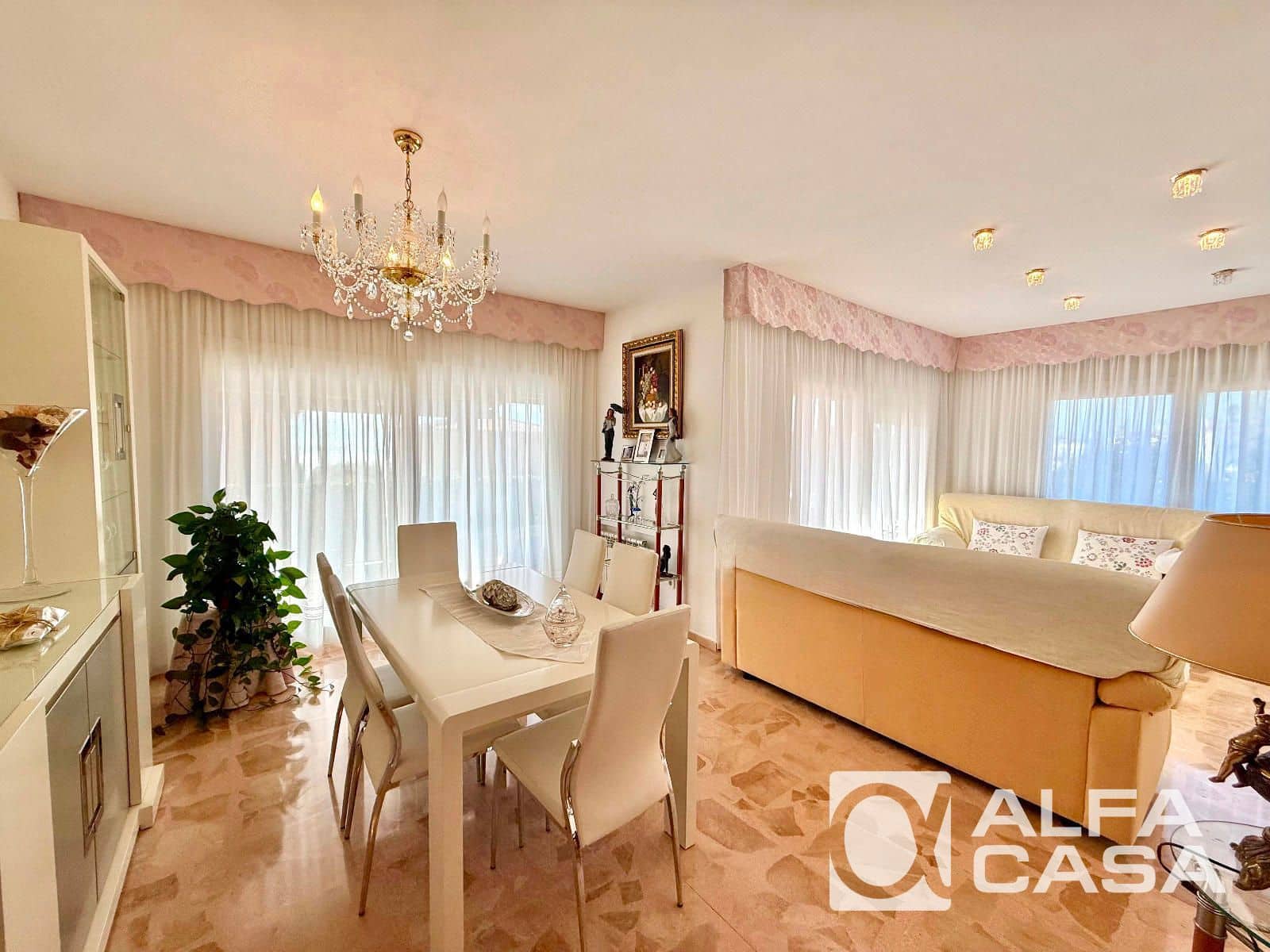 5 makuuhuone Huvila myytävänä paikassa Lloret de Mar mukana uima-altaan 
autotalli - 949 000 € (Ref: 9400089)