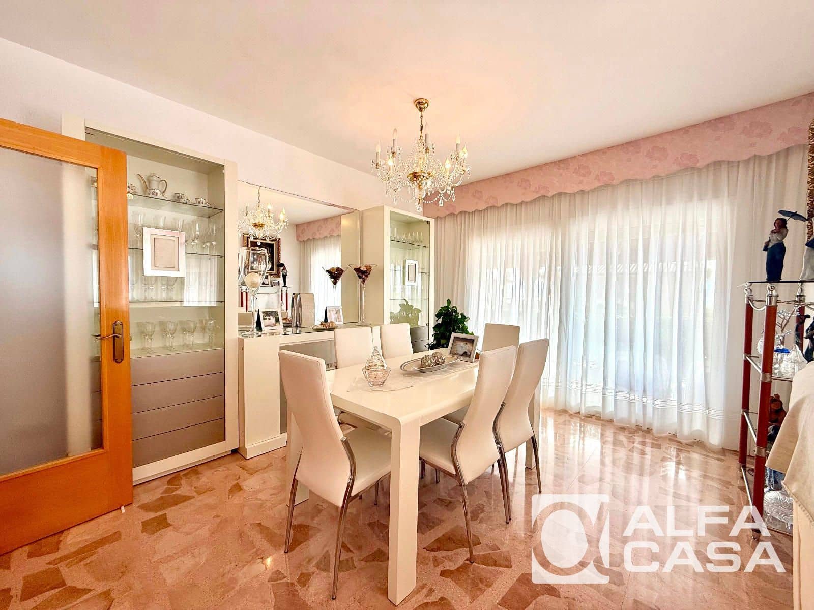 5 makuuhuone Huvila myytävänä paikassa Lloret de Mar mukana uima-altaan 
autotalli - 949 000 € (Ref: 9400089)