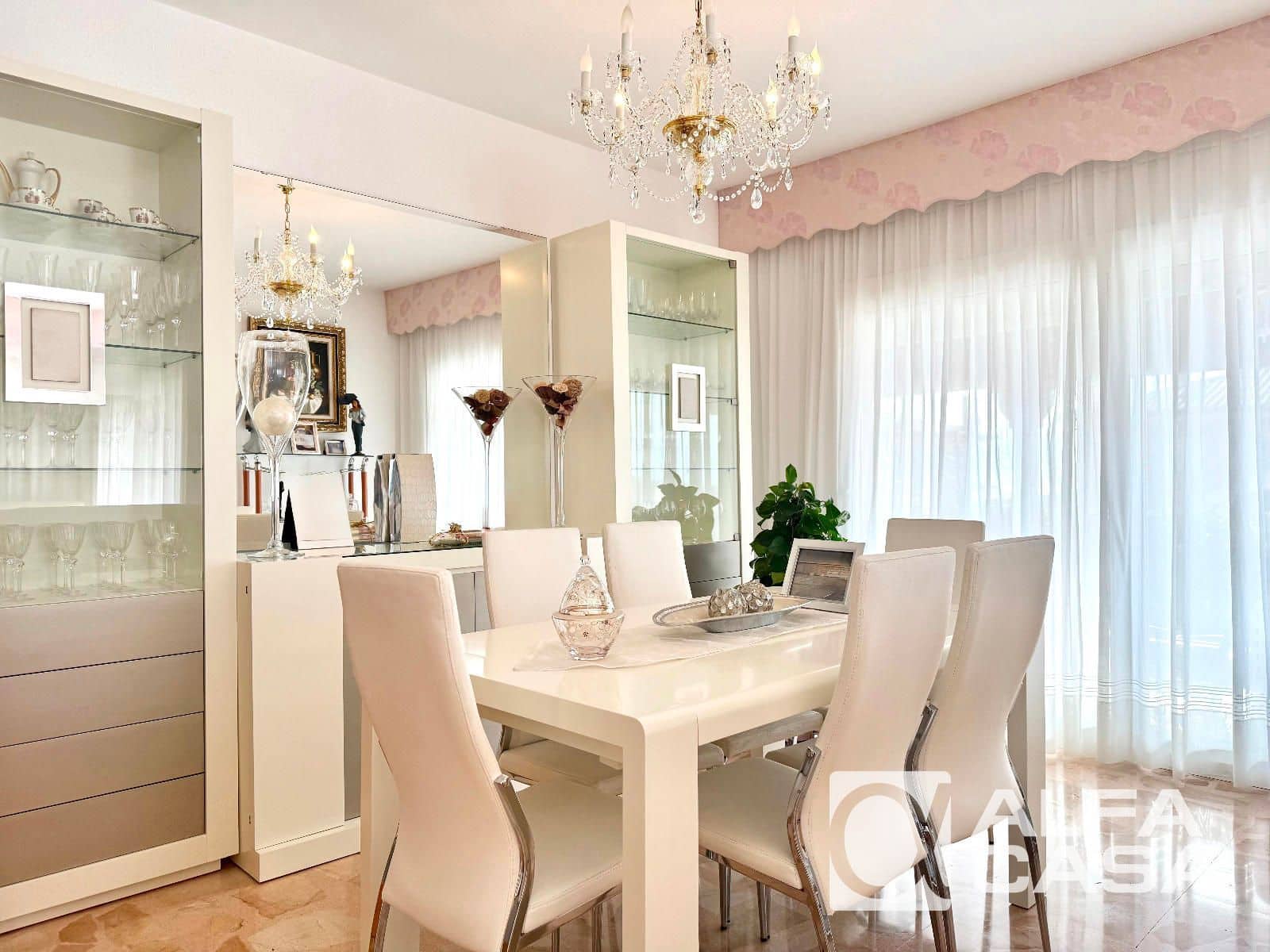 5 makuuhuone Huvila myytävänä paikassa Lloret de Mar mukana uima-altaan 
autotalli - 949 000 € (Ref: 9400089)