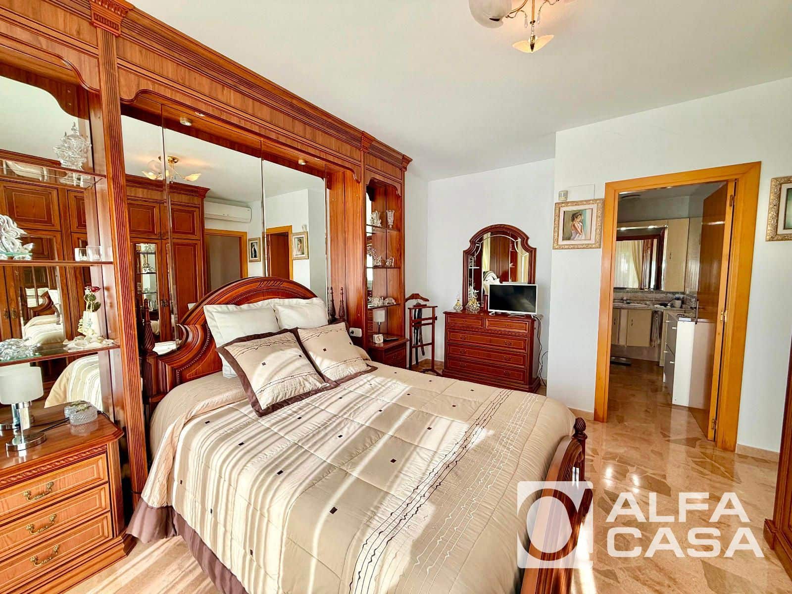 5 makuuhuone Huvila myytävänä paikassa Lloret de Mar mukana uima-altaan 
autotalli - 949 000 € (Ref: 9400089)