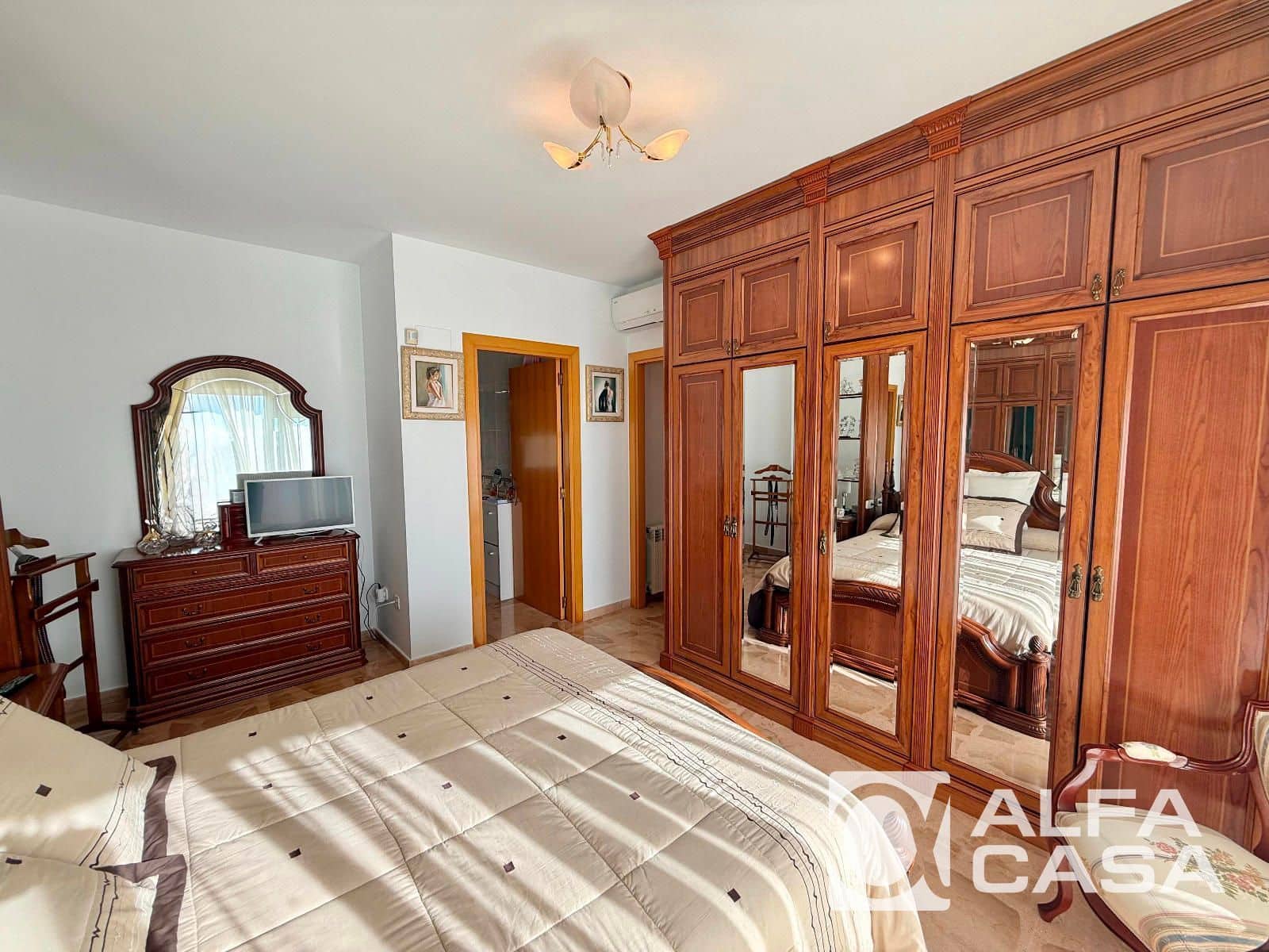 5 makuuhuone Huvila myytävänä paikassa Lloret de Mar mukana uima-altaan 
autotalli - 949 000 € (Ref: 9400089)